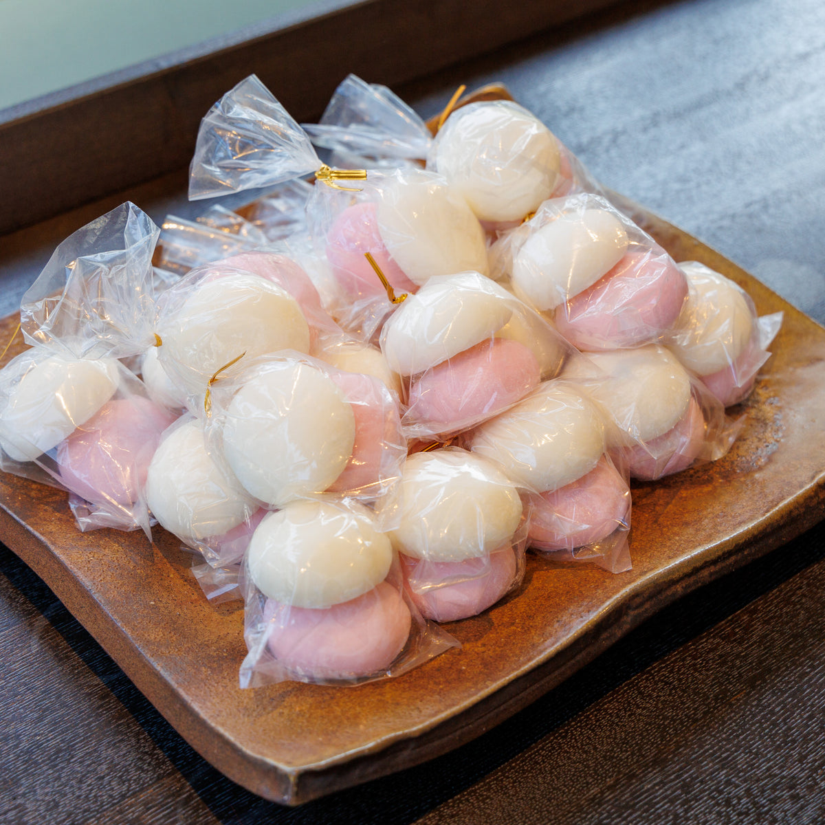 紅白投げ餅 – おおさかや蔵はち