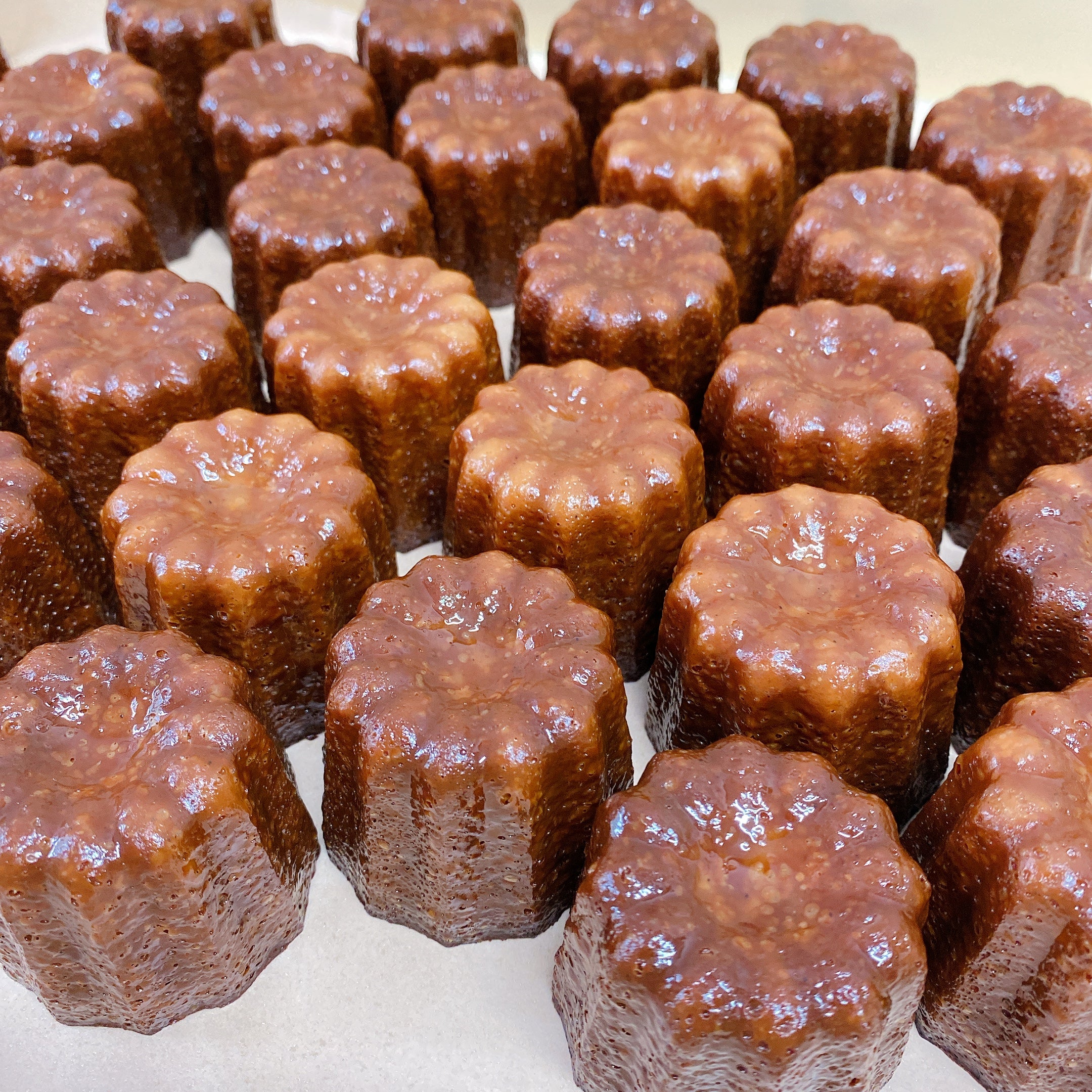 和三盆カヌレ – おおさかや蔵はち